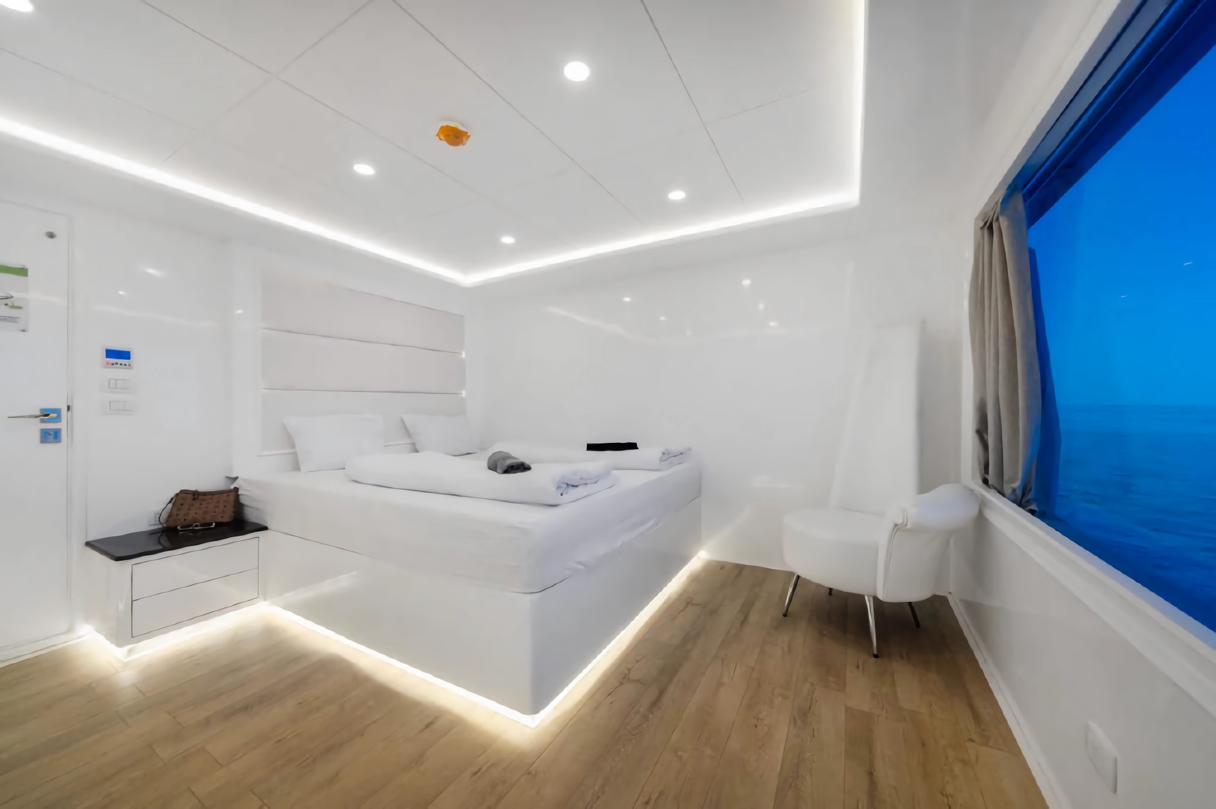 Cabin B main deck suite bedroom
