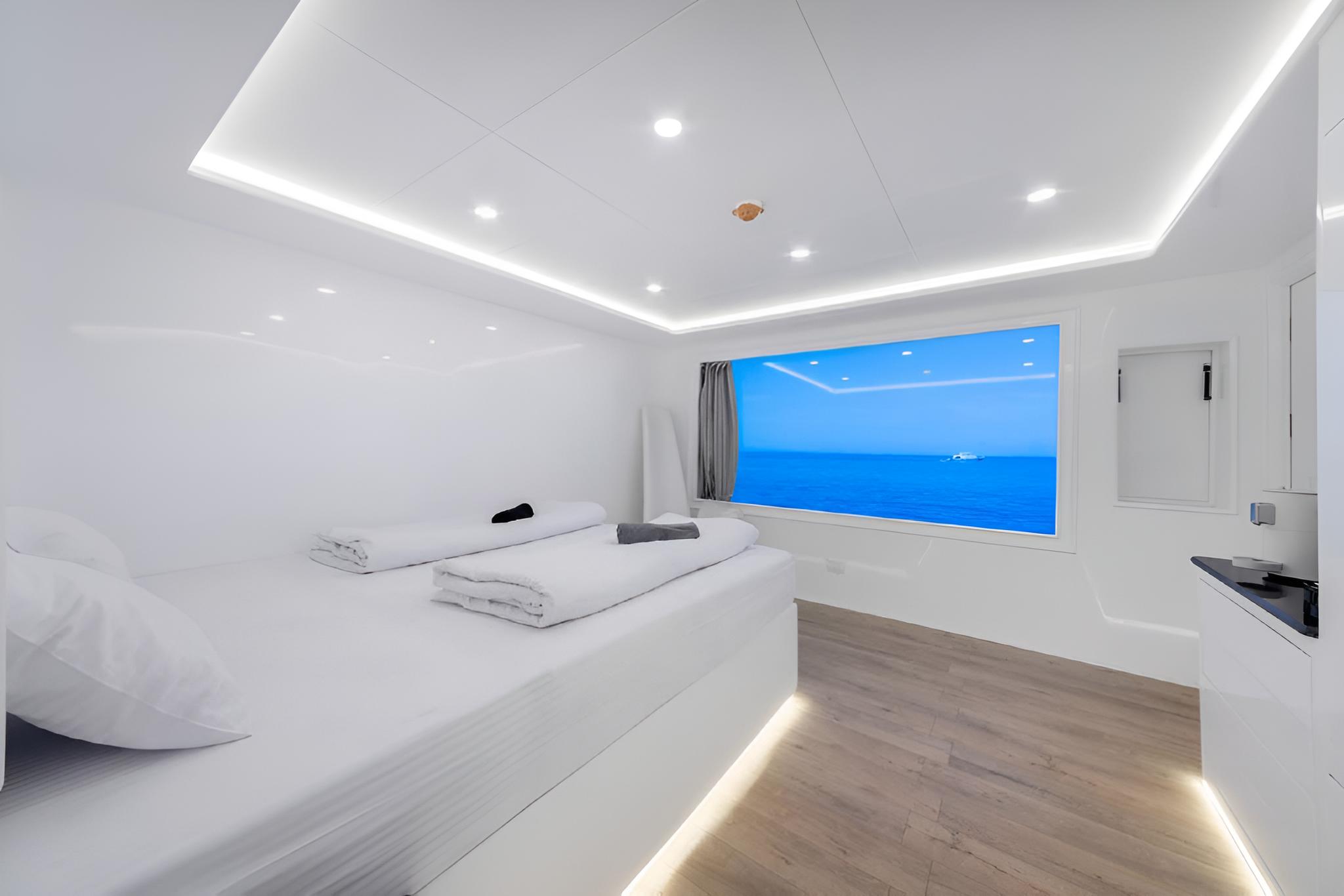 Cabin B main deck suite panoramic window